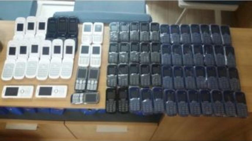 73 Adet Ka&ccedil;ak Telefonla Yakalandı