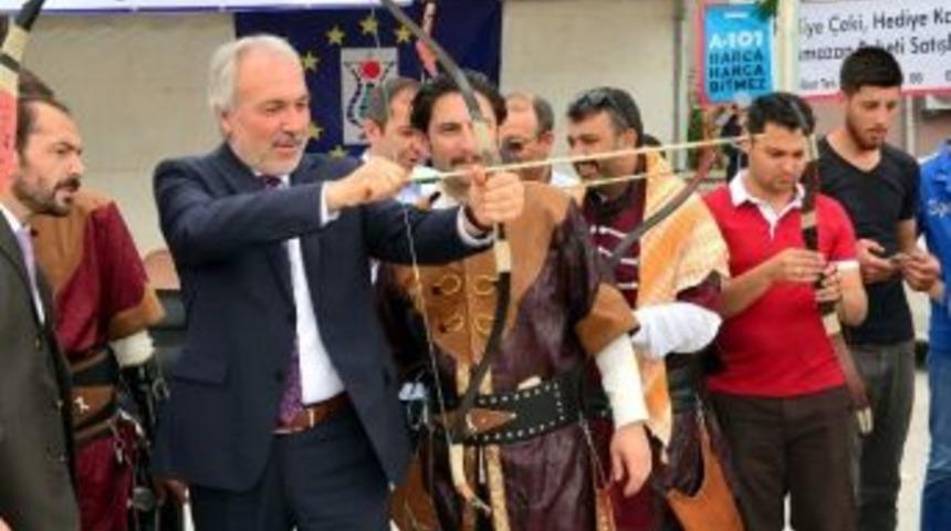 K&uuml;tahya Belediyesi Ata Sporu Ok&ccedil;uluğu Yeniden Canlandırıyor