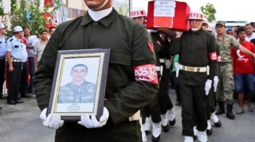 Dağlıca Şehidi Uğur Yıldız'ın Cenazesinde G&ouml;zyaşları Sel Oldu