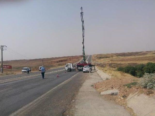 Kahta'da Otomobil Ile Kamyonet Çarpıştı: 1 Ölü, 4 Yaralı