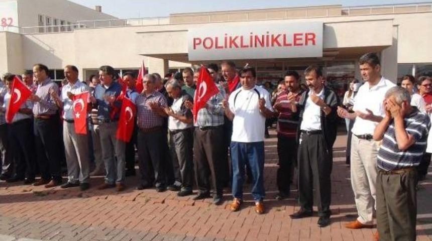 Nevşehir'de Sağlık&ccedil;ılar Mesai &Ouml;ncesi Şehitler I&ccedil;in Dua Etti