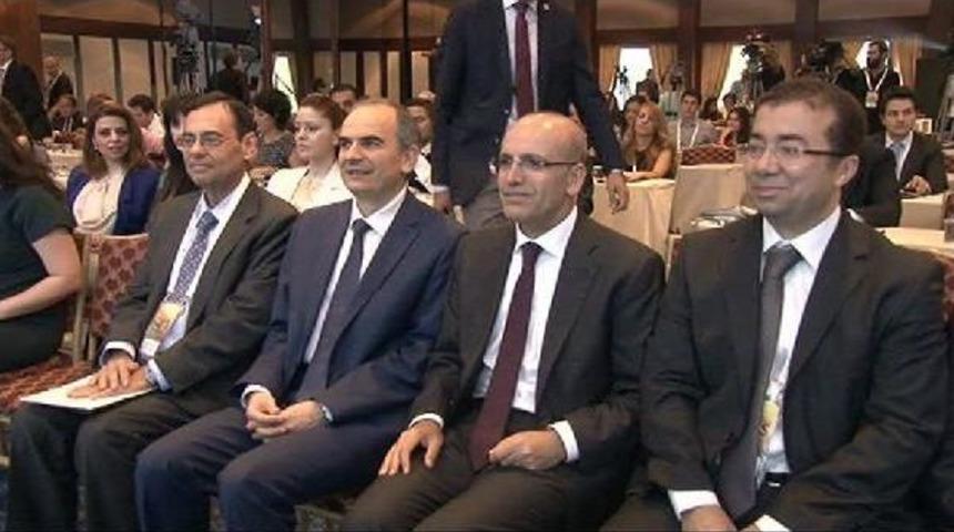 Bakan Şimşek: K&uuml;rt K&ouml;kenliyim. Ama Ben Bug&uuml;n T&uuml;rkiye Cumhuriyeti Maliye Bakanıyım