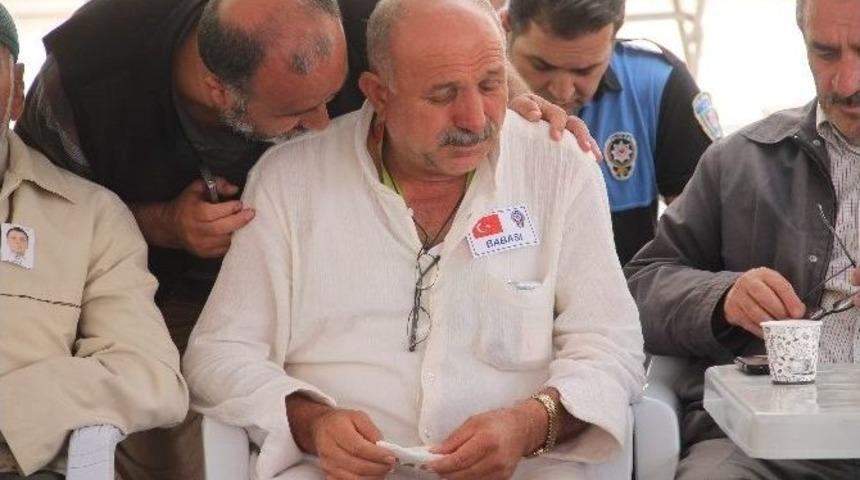 Şehit Polis Memuru Ko&ccedil;&rsquo;un Babası Hac Kıyafetleri İle Taziyeleri Kabul Etti