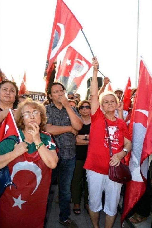 Ayvalık Teröre Karşı Tek Vücut Oldu