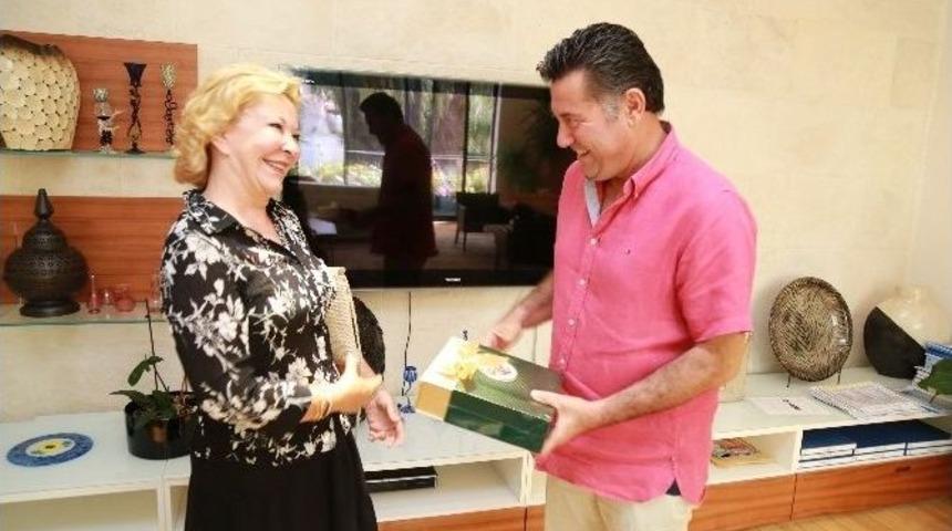 Klasik M&uuml;ziğin &Uuml;nl&uuml; İsimleri Mehmet Kocadon&rsquo;a Teşekk&uuml;r Etti