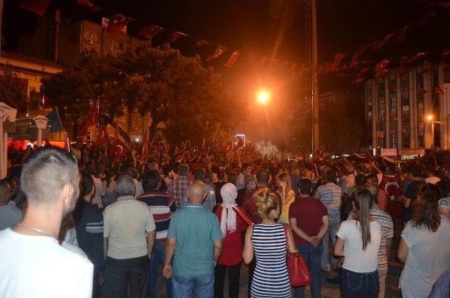 Burhaniye’de Hdp Binası Taşlandı