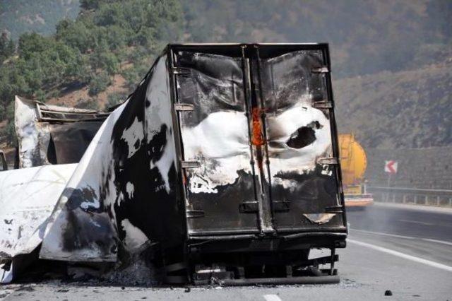 Pkk lıların Ateşe Verdiği Araçlar Hurda Yağınına Döndü 1