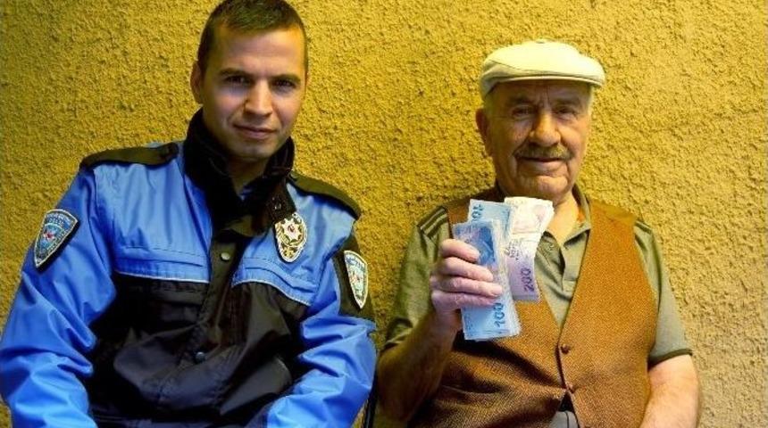 Dikkatli Polis Memuru Emekli Vatandaşı Dolandırılmaktan Kurtardı