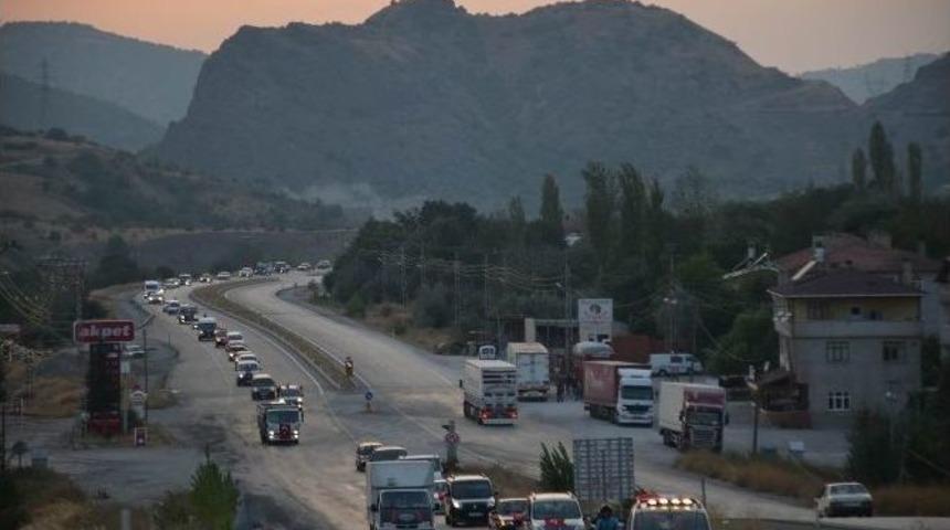 Koyulhisar&rsquo;da Konvoy İle Ter&ouml;re Tepki G&ouml;sterildi