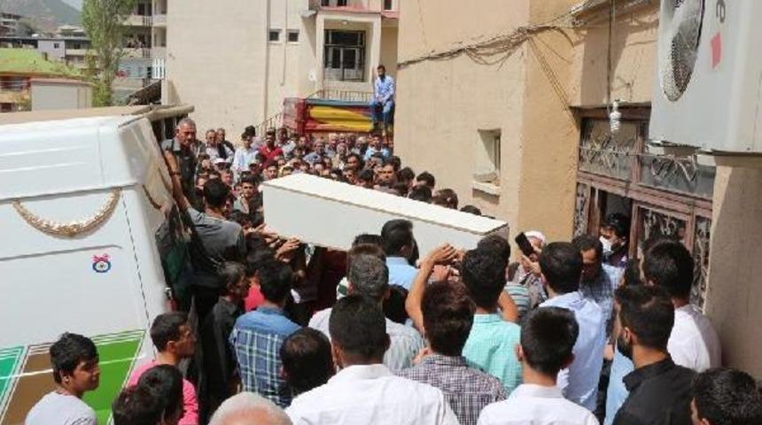 Şemdinli'ye 7 Pkk'lının Cenazesi Dağdan Getirildi