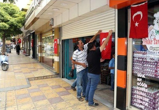 Bayraklarla Birlikte Birlik Mesajı Dağıtıldı 2