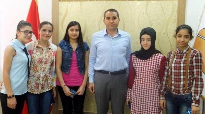 Kaymaklı Belediye Başkanı Elma Başarılı &Ouml;ğrencileri &Ouml;d&uuml;llendirdi