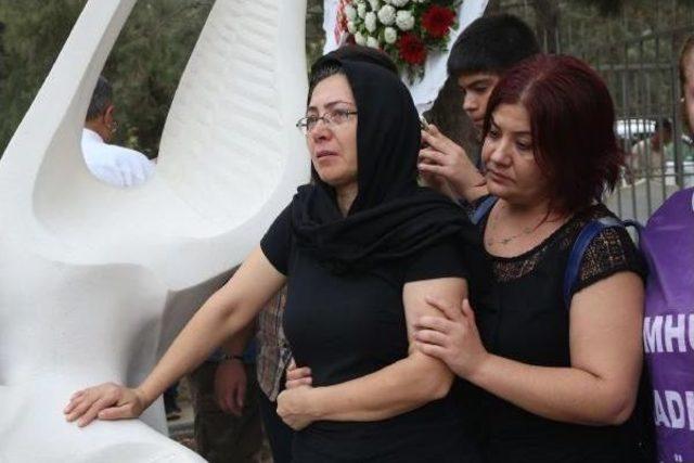 Statue Placed In Memory Of Ozgecan Aslan’S Grave, While Prosecutor Demands Aggrevated Life Sentence