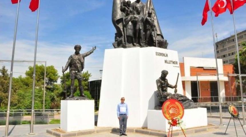 30 Şehit I&ccedil;in 1'er Dakikalık Saygı Duruşunda Bulundu