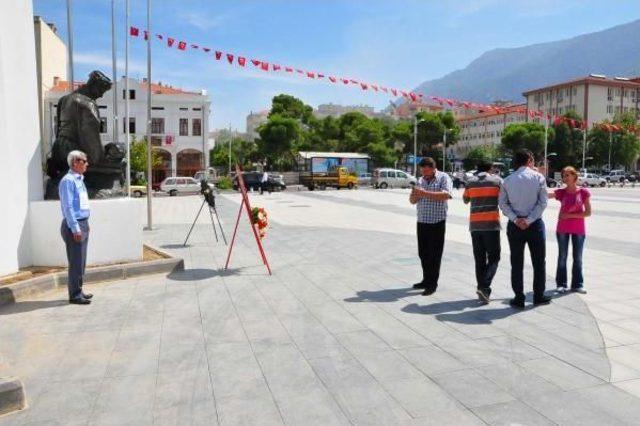 30 Şehit Için 1'er Dakikalık Saygı Duruşunda Bulundu