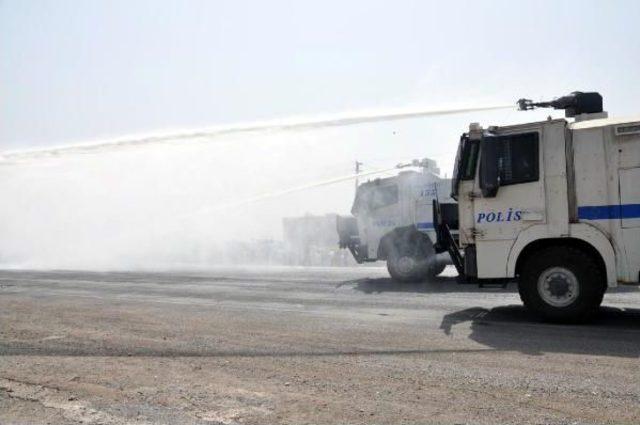 Şırnak Ve Silopi'den Cizre'ye Yürümek Isteyenlere Polis Müdahale Etti