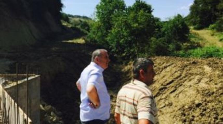 Esentepe&rsquo;de Eski K&ouml;pr&uuml; Kaldırıldı, Yeni Menfez Tamamlanıyor