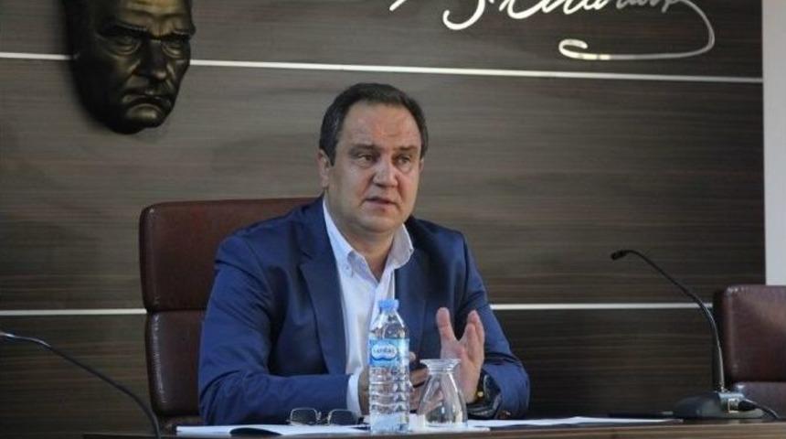 Belediye Meclisinden Şehitlere Saygı Duruşu