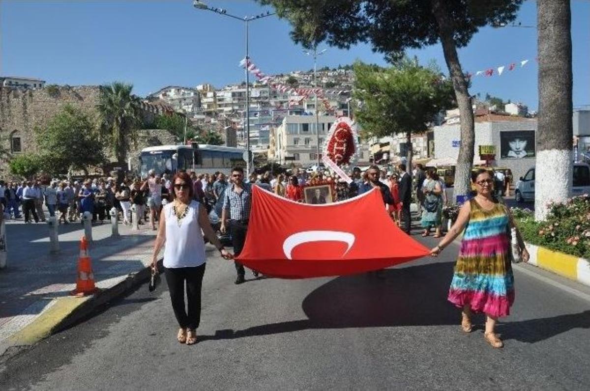 Chp&rsquo;nin 92. Kuruluş Yıld&ouml;n&uuml;m&uuml; Kuşadası&rsquo;nda Kutlandı