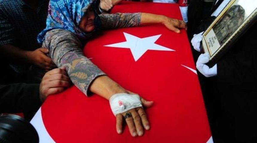 Dağlıca Şehidi Fatih Duru, &Ccedil;anakkale'de G&ouml;zyaşlarıyla Uğurlandı