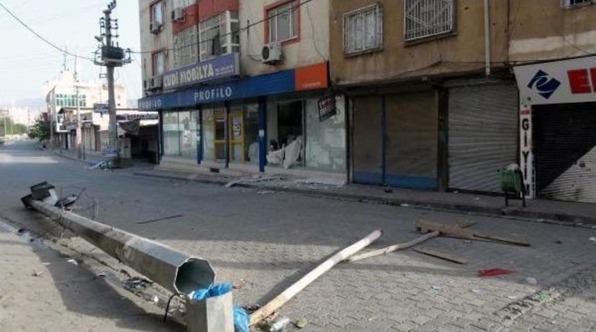 Sokağa &Ccedil;ıkma Yasağı Uygulanan Cizre'de &Ccedil;atışmalar S&uuml;r&uuml;yor