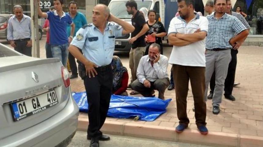 Kaza Yapan Otomobilden Fırladı, Başka Otomobilin Altında &Ouml;ld&uuml;