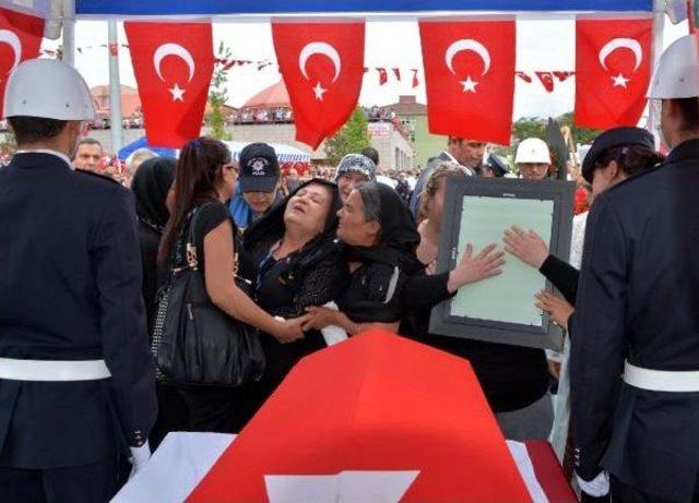 Şehit Polis Ercan Hırçın, Karabük'te Toprağa Verildi