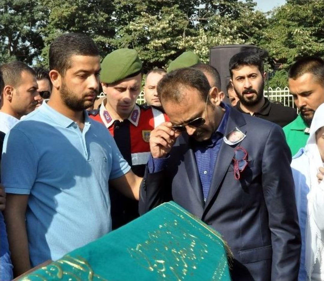 H&uuml;k&uuml;ml&uuml; Karag&uuml;mr&uuml;k &Ccedil;etesi Lideri, Annesinin Cenazesine İzinli Katıldı