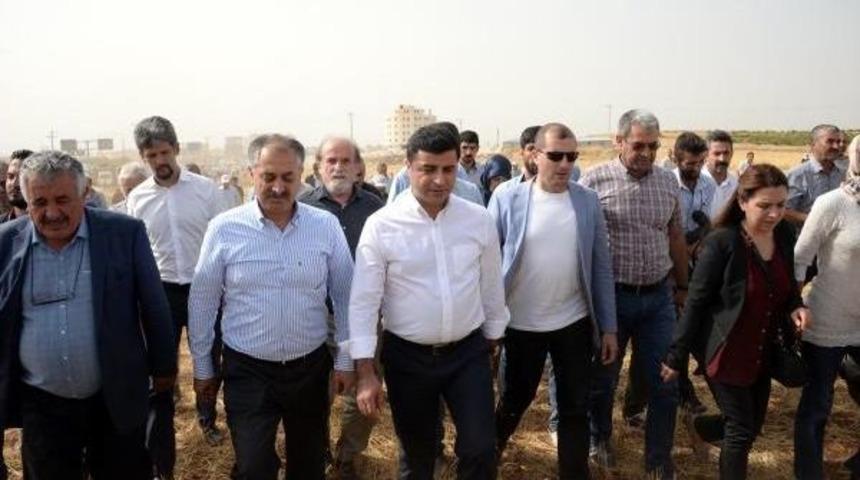 Cizre'ye Giden Demirtaş Ile Bakanların &Ouml;n&uuml; Midyat'ta Kesildi (5)