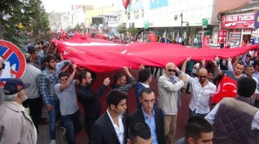 Karslılar El Ele Y&uuml;r&uuml;d&uuml;