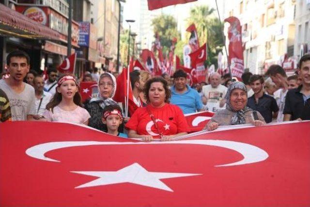 İzmir'de Binler Teröre Karşı Yürüdü