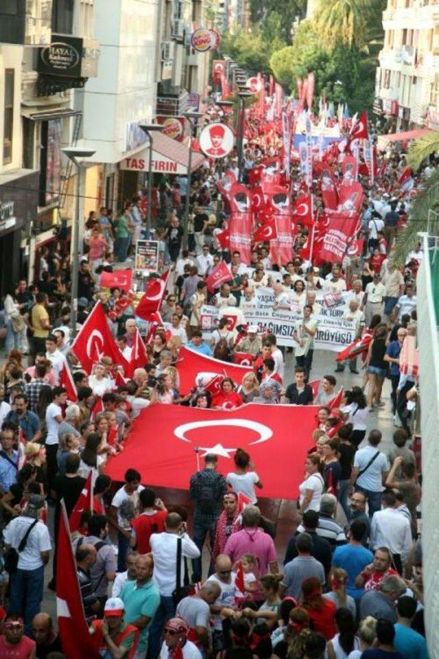 İzmir'de Binler Teröre Karşı Yürüdü