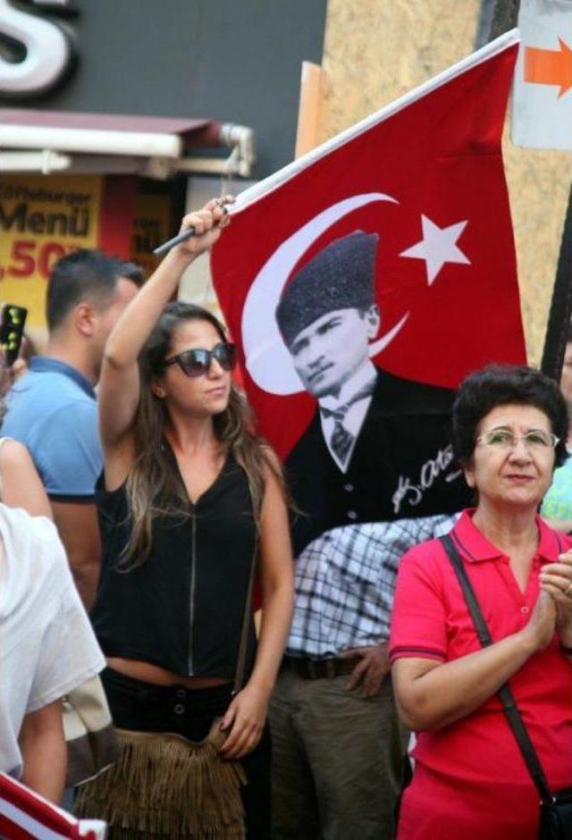 İzmir'de Binler Teröre Karşı Yürüdü