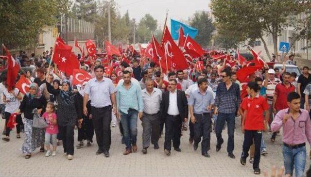 Nurdağı nda Taşlanan Hdp Binasına T&uuml;rk Bayrağı Asıldı 1