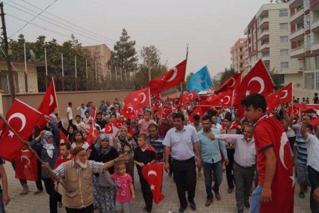 Nurdağı nda Taşlanan Hdp Binasına T&uuml;rk Bayrağı Asıldı 2
