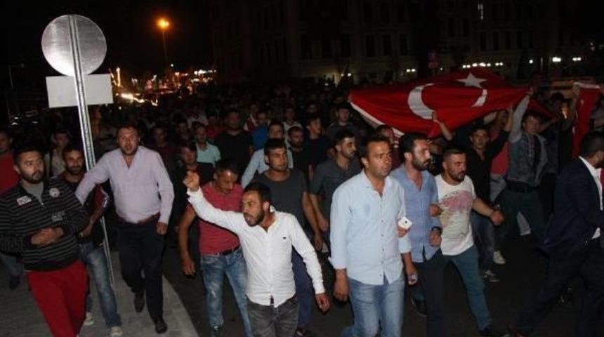 Bolu'da Ter&ouml;r Protestosunda Dernek Binası Ile Işyerine Saldırı