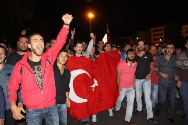 Bolu da Ter&ouml;r Protestosunda Dernek Binası Ile Işyerine Saldırı 1