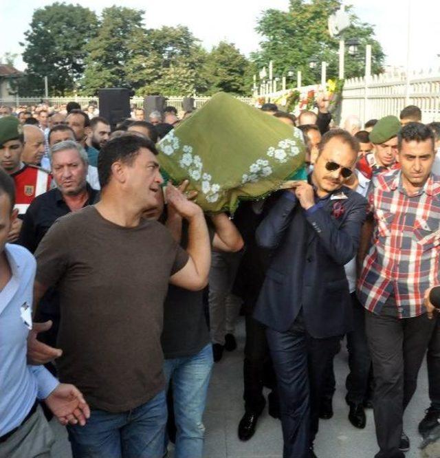 Fotoğraflar // Ergin Kardeşler in Annesi Toprağa Verildi 3