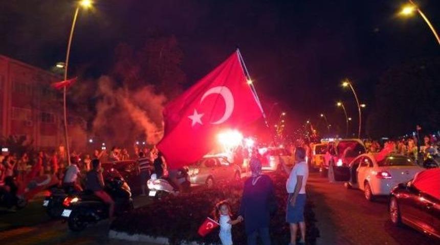 Marmaris'te Ter&ouml;r Protestosu Sonrası Olaylar &Ccedil;ıktı: 17 G&ouml;zaltı