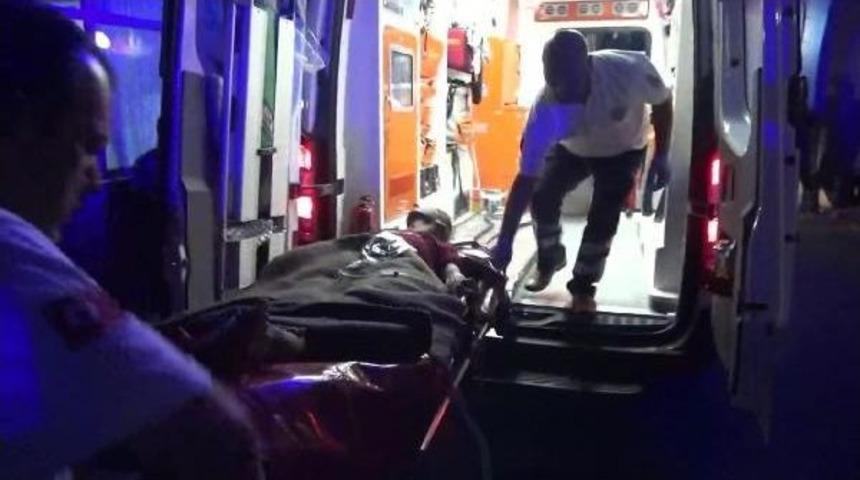 &Ccedil;ocukların G&uuml;r&uuml;lt&uuml; Yaptı Tartışması Kanlı Bitti: 2 Yaralı