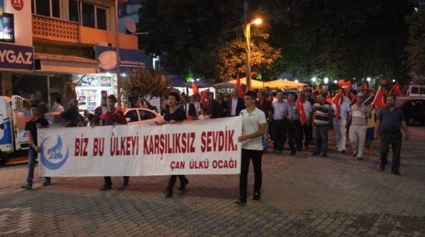 &Ccedil;an&rsquo;da Ter&ouml;re Lanet Şehitlere Saygı Y&uuml;r&uuml;y&uuml;ş&uuml;