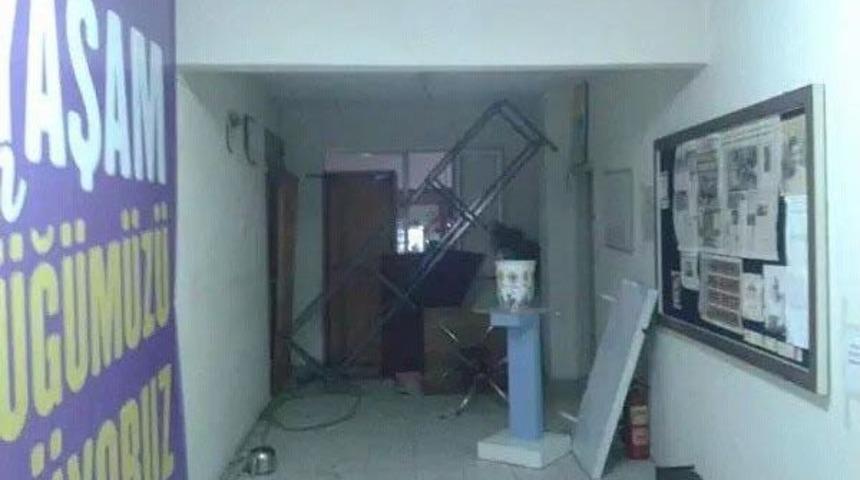 Ter&ouml;r Protestosunda Hdp Binası Taşlandı