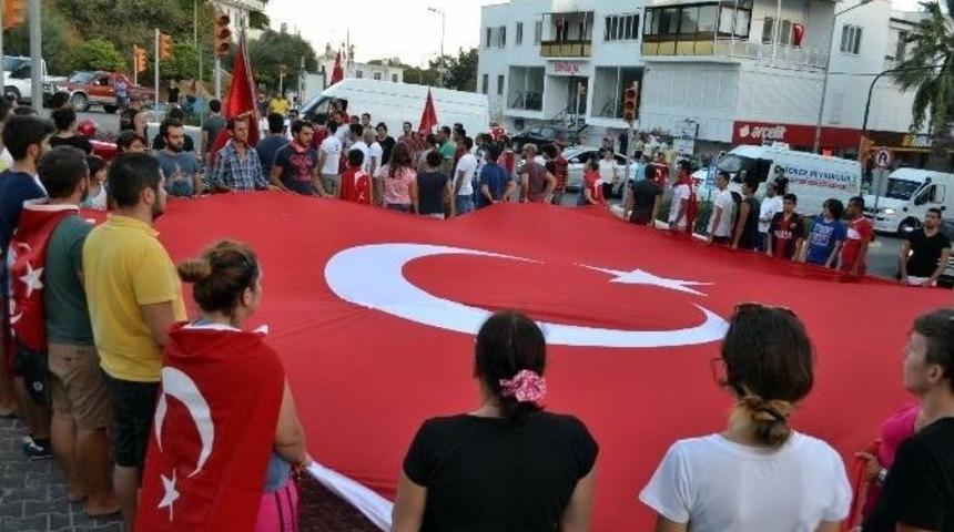 Dat&ccedil;a&rsquo;da Binlerce Kişi Ter&ouml;r&uuml; Protesto Etti