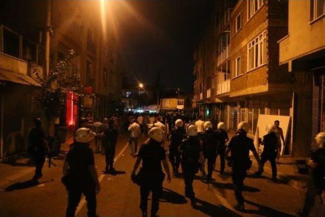 Ter&ouml;r&uuml; Protesto Etmek I&ccedil;in Toplanan Grup Taşkınlık Yapınca Polis M&uuml;dahalesiyle Dağıtıldı 2