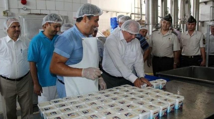 Vali &Ccedil;i&ccedil;ek, Kızılyaka Kooperatifini Ziyaret Etti