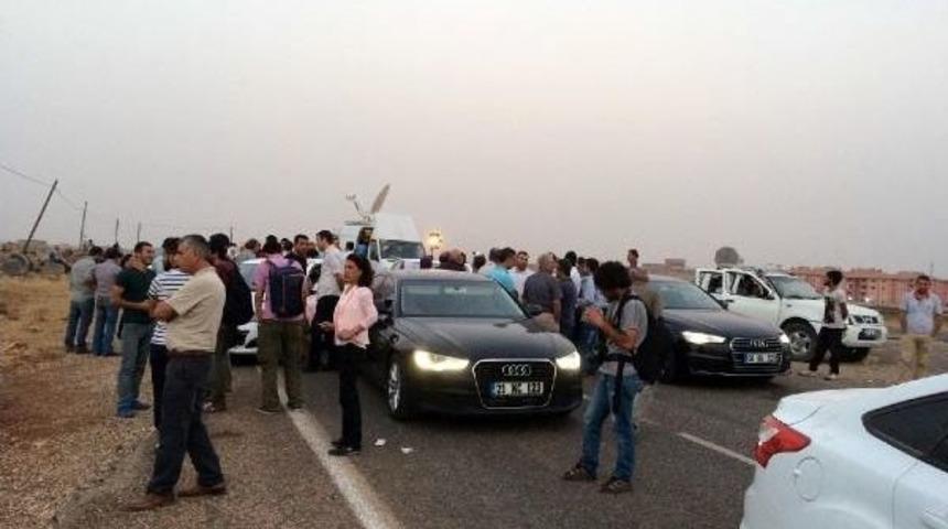 Cizre'ye Gitmek Isteyen Hdp'lilerin Yolu İdil'de Kesildi