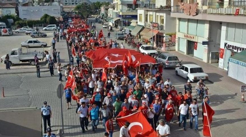 Demre&rsquo;de 5 Bin Kişi Şehitler İ&ccedil;in Y&uuml;r&uuml;d&uuml;