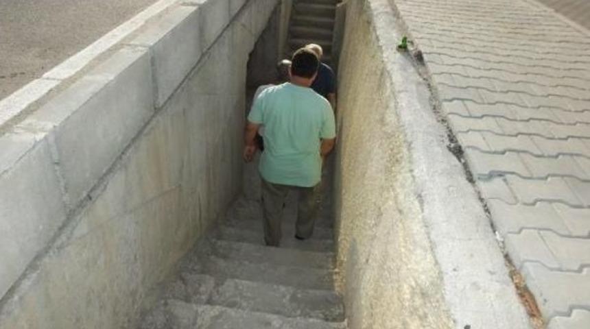 Turistik Beldede Şaka Gibi Alt Ge&ccedil;it