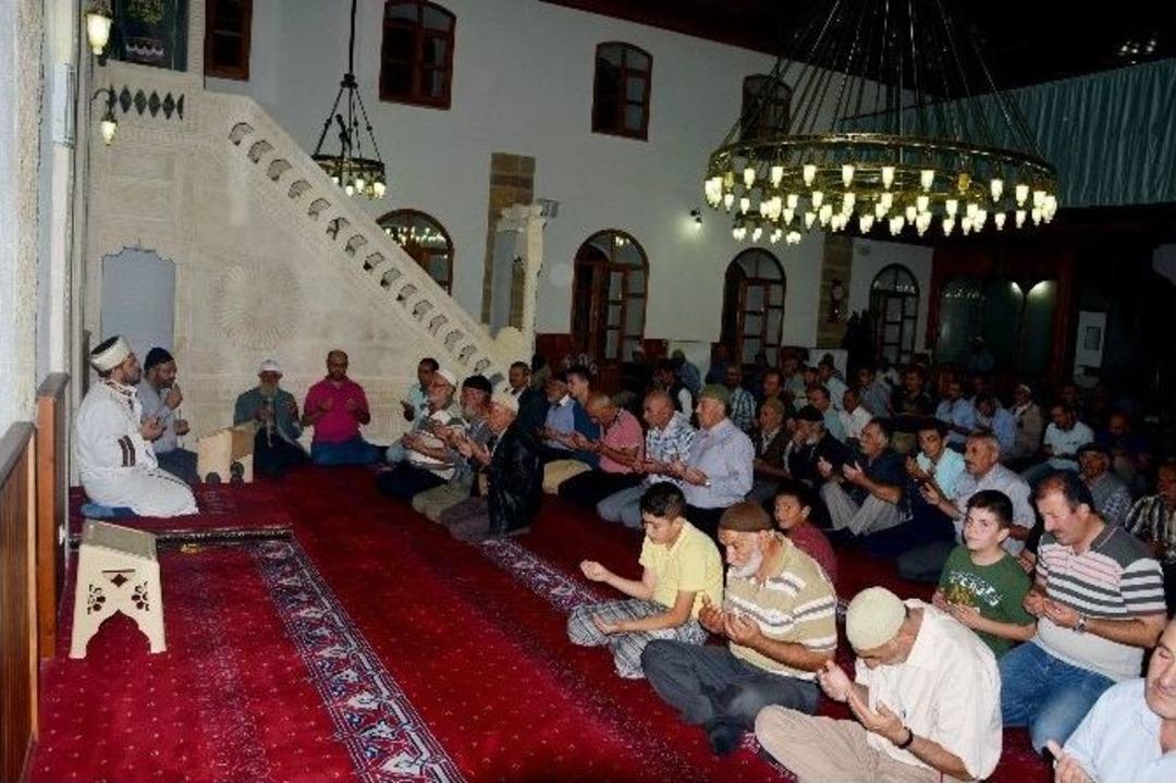 Kelkit&rsquo;te Ter&ouml;re Lanet, Şehitlere Rahmet Etkinliği D&uuml;zenlendi