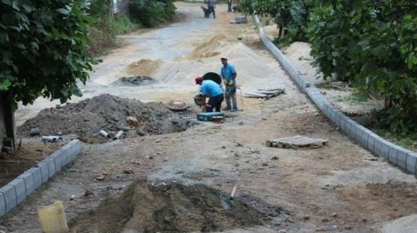 Ak&ccedil;akoca&rsquo;da Santral Caddesi Ve Uysal Sokakta Yol &Ccedil;alışmalarına Başlandı